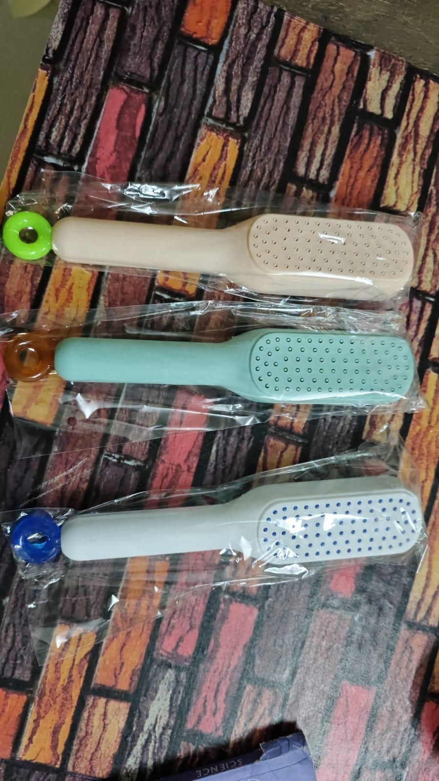 Self-cleaning Anti-static Massage Comb for Adults and Kids- Pack of 1 - Gifts4All